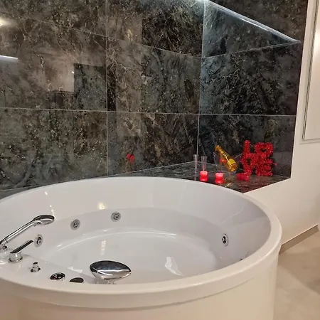 ゲストハウス Cenvi - Jacuzzi モーラ・ディ・バーリ